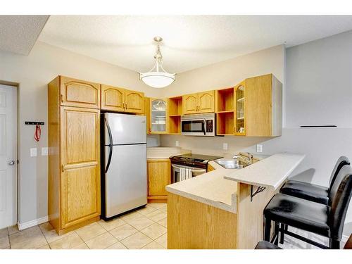 193 Archibald Close, Fort Mcmurray, AB - Indoor Photo Showing Kitchen