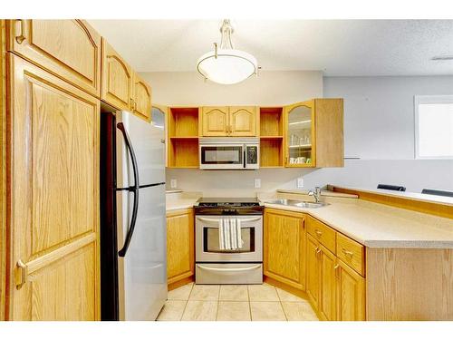 193 Archibald Close, Fort Mcmurray, AB - Indoor Photo Showing Kitchen