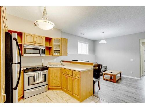 193 Archibald Close, Fort Mcmurray, AB - Indoor Photo Showing Kitchen