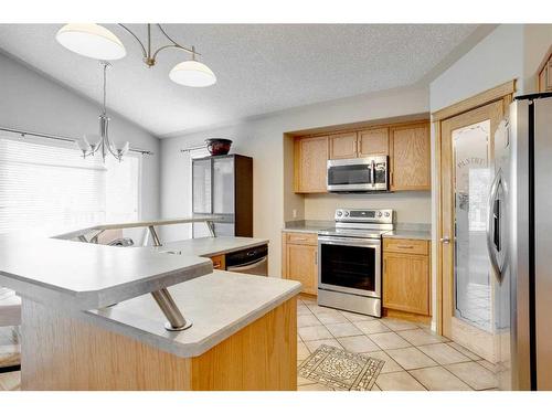 193 Archibald Close, Fort Mcmurray, AB - Indoor Photo Showing Kitchen