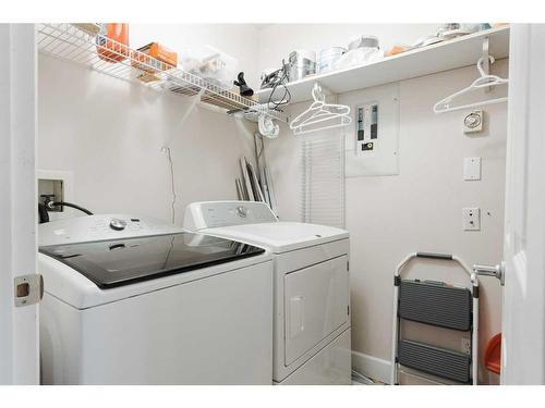 401-9918 Gordon Avenue, Fort Mcmurray, AB - Indoor Photo Showing Laundry Room