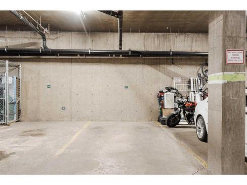 401-9918 Gordon Avenue, Fort Mcmurray, AB - Indoor Photo Showing Garage