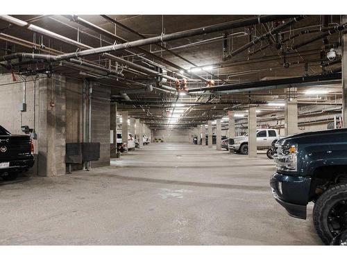 401-9918 Gordon Avenue, Fort Mcmurray, AB - Indoor Photo Showing Garage