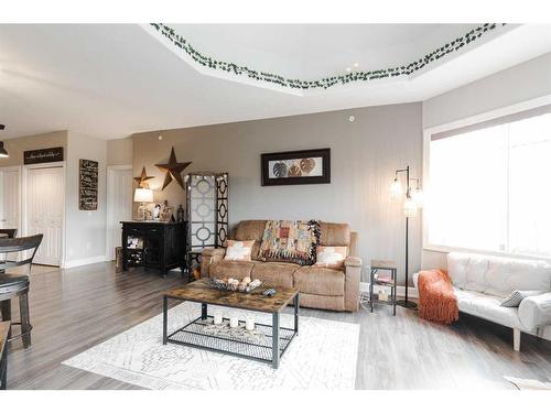 401-9918 Gordon Avenue, Fort Mcmurray, AB - Indoor Photo Showing Living Room