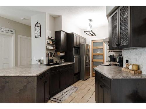 401-9918 Gordon Avenue, Fort Mcmurray, AB - Indoor Photo Showing Kitchen