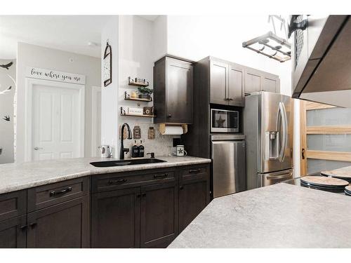 401-9918 Gordon Avenue, Fort Mcmurray, AB - Indoor Photo Showing Kitchen