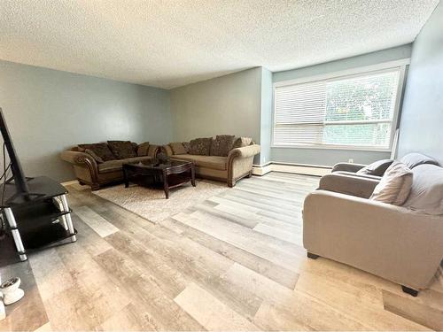 409-111 Charles Avenue, Fort Mcmurray, AB - Indoor Photo Showing Living Room