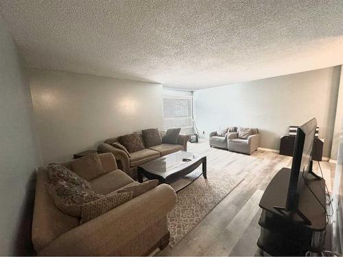 409-111 Charles Avenue, Fort Mcmurray, AB - Indoor Photo Showing Living Room