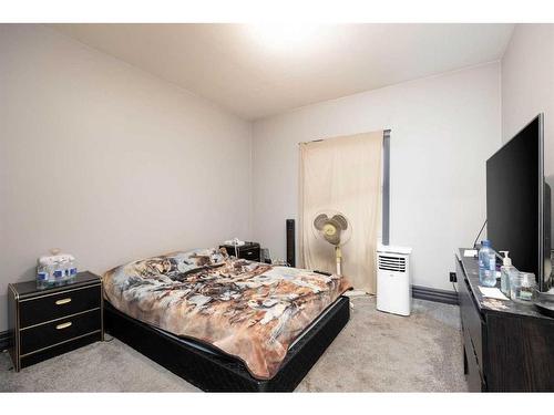 5627 Draper Road, Fort Mcmurray, AB - Indoor Photo Showing Bedroom