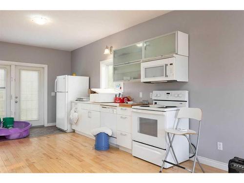 5627 Draper Road, Fort Mcmurray, AB - Indoor Photo Showing Kitchen