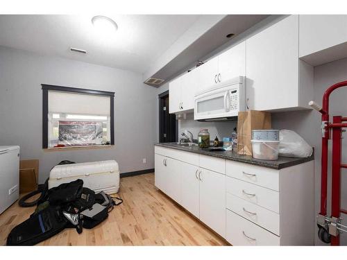 5627 Draper Road, Fort Mcmurray, AB - Indoor Photo Showing Kitchen