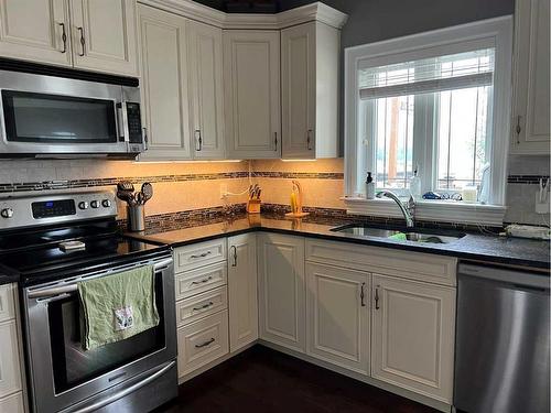 273 Walnut Crescent, Fort Mcmurray, AB - Indoor Photo Showing Kitchen With Double Sink