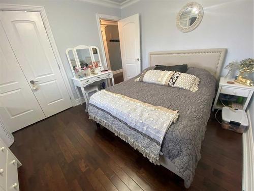 273 Walnut Crescent, Fort Mcmurray, AB - Indoor Photo Showing Bedroom