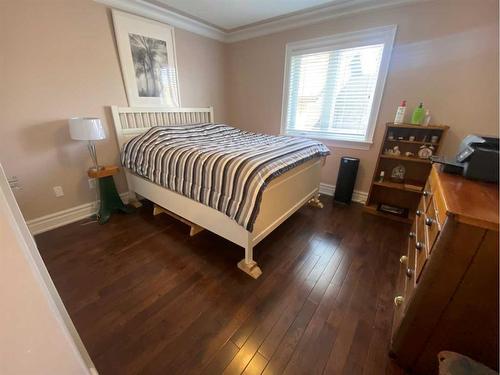 273 Walnut Crescent, Fort Mcmurray, AB - Indoor Photo Showing Bedroom