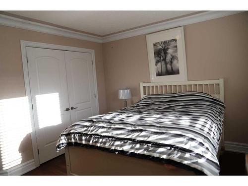 273 Walnut Crescent, Fort Mcmurray, AB - Indoor Photo Showing Bedroom