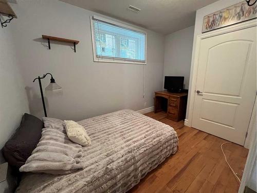 273 Walnut Crescent, Fort Mcmurray, AB - Indoor Photo Showing Bedroom