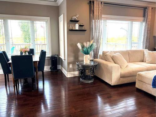 273 Walnut Crescent, Fort Mcmurray, AB - Indoor Photo Showing Living Room