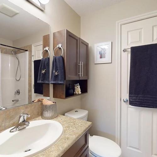 102-129 Fontaine Crescent, Fort Mcmurray, AB - Indoor Photo Showing Bathroom