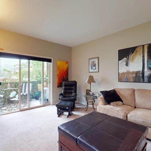 102-129 Fontaine Crescent, Fort Mcmurray, AB - Indoor Photo Showing Living Room