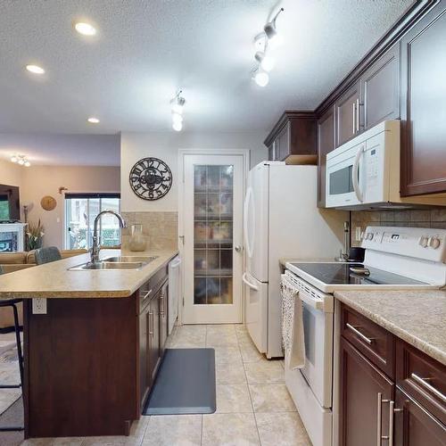 102-129 Fontaine Crescent, Fort Mcmurray, AB - Indoor Photo Showing Kitchen With Double Sink