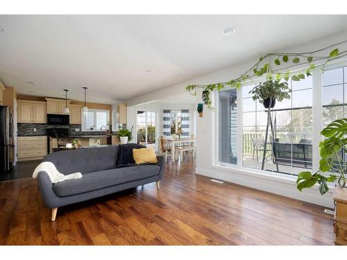 392 Killdeer Way, Fort Mcmurray, AB - Indoor Photo Showing Living Room