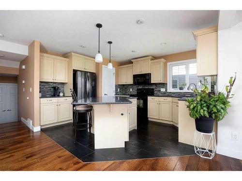 392 Killdeer Way, Fort Mcmurray, AB - Indoor Photo Showing Kitchen