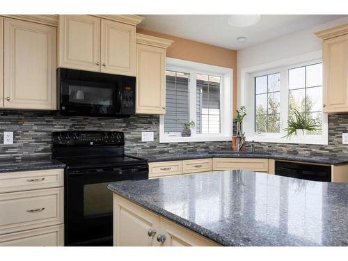 392 Killdeer Way, Fort Mcmurray, AB - Indoor Photo Showing Kitchen