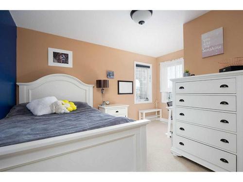 392 Killdeer Way, Fort Mcmurray, AB - Indoor Photo Showing Bedroom