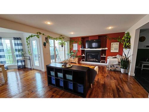 392 Killdeer Way, Fort Mcmurray, AB - Indoor Photo Showing Living Room With Fireplace