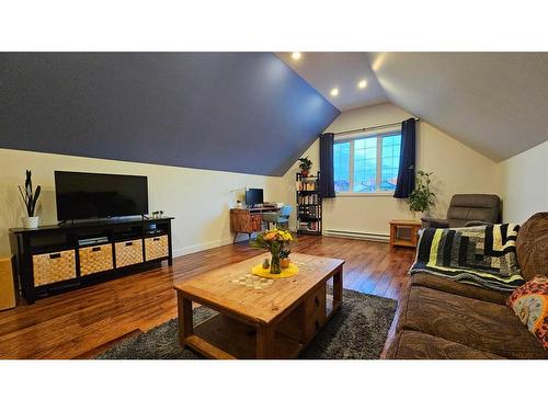 392 Killdeer Way, Fort Mcmurray, AB - Indoor Photo Showing Living Room