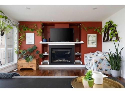 392 Killdeer Way, Fort Mcmurray, AB - Indoor Photo Showing Living Room With Fireplace