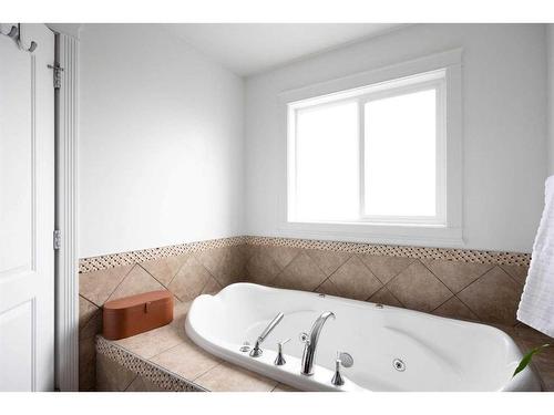 111 Widgeon Place, Fort Mcmurray, AB - Indoor Photo Showing Bathroom