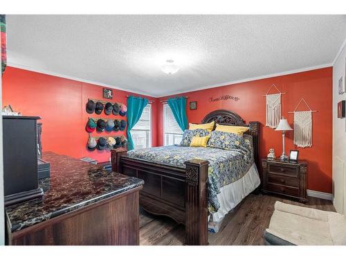 157 Elm Street, Fort Mcmurray, AB - Indoor Photo Showing Bedroom