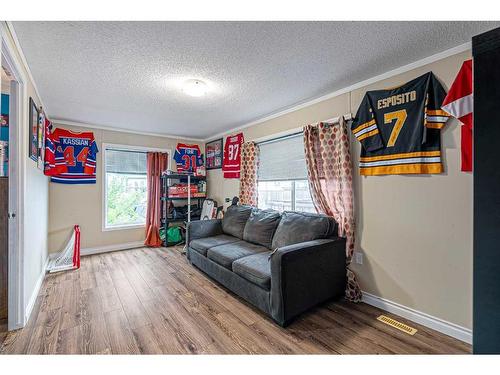 157 Elm Street, Fort Mcmurray, AB - Indoor Photo Showing Living Room