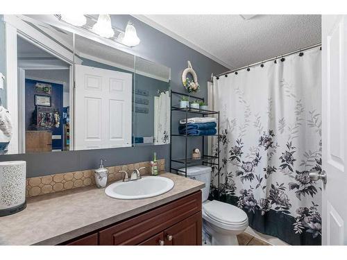 157 Elm Street, Fort Mcmurray, AB - Indoor Photo Showing Bathroom