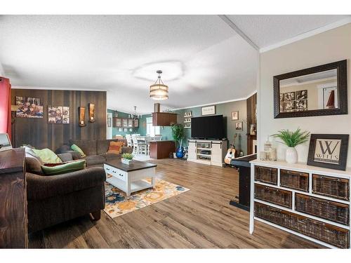 157 Elm Street, Fort Mcmurray, AB - Indoor Photo Showing Living Room