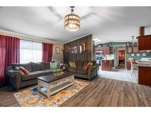 157 Elm Street, Fort Mcmurray, AB - Indoor Photo Showing Living Room