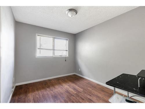 105 Ball Place, Fort Mcmurray, AB - Indoor Photo Showing Other Room