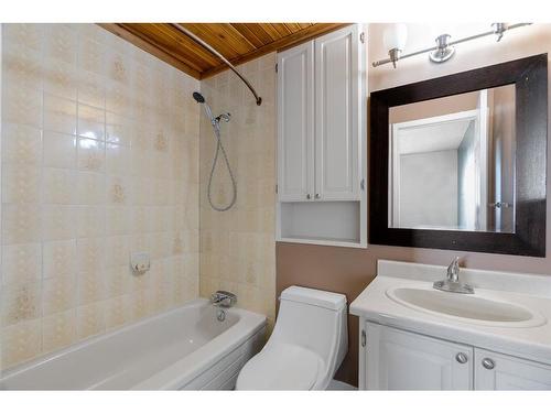 105 Ball Place, Fort Mcmurray, AB - Indoor Photo Showing Bathroom