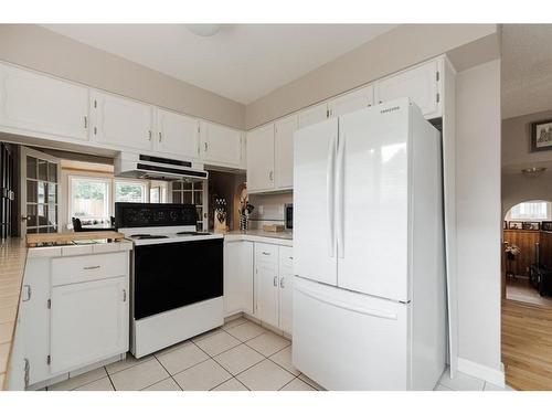 117 Wapiti Crescent, Fort Mcmurray, AB - Indoor Photo Showing Kitchen