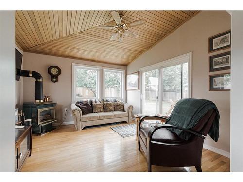 117 Wapiti Crescent, Fort Mcmurray, AB - Indoor Photo Showing Living Room