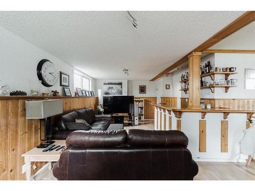 117 Wapiti Crescent, Fort Mcmurray, AB - Indoor Photo Showing Living Room