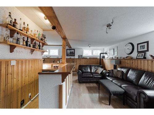 117 Wapiti Crescent, Fort Mcmurray, AB - Indoor Photo Showing Living Room