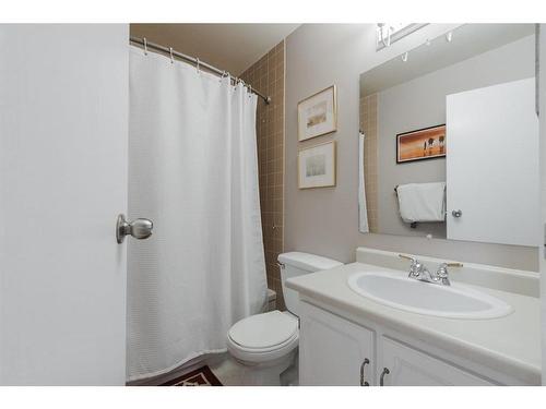 117 Wapiti Crescent, Fort Mcmurray, AB - Indoor Photo Showing Bathroom