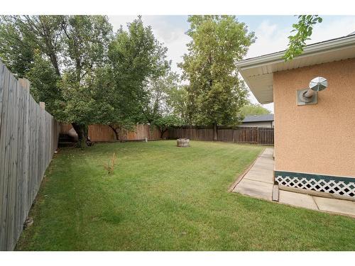 117 Wapiti Crescent, Fort Mcmurray, AB - Outdoor With Backyard