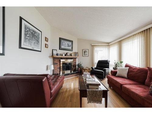 117 Wapiti Crescent, Fort Mcmurray, AB - Indoor Photo Showing Living Room With Fireplace