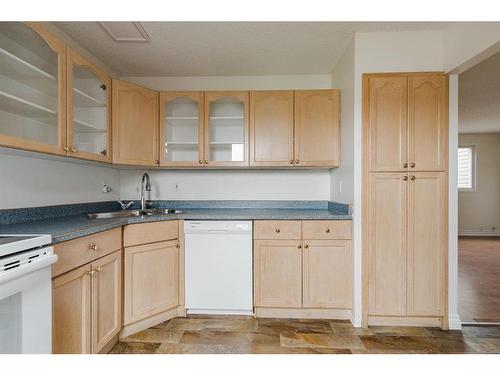 239 Athabasca Avenue, Fort Mcmurray, AB - Indoor Photo Showing Kitchen