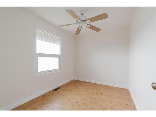 239 Athabasca Avenue, Fort Mcmurray, AB - Indoor Photo Showing Other Room