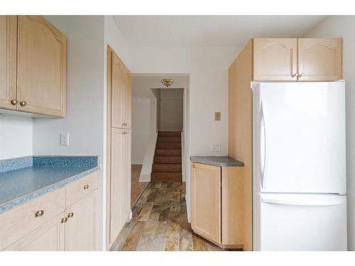 239 Athabasca Avenue, Fort Mcmurray, AB - Indoor Photo Showing Kitchen