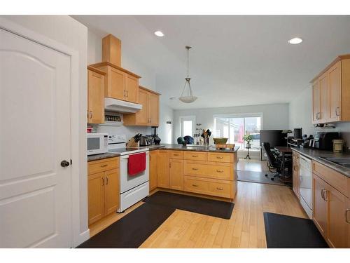 253 Starling Street, Fort Mcmurray, AB - Indoor Photo Showing Kitchen